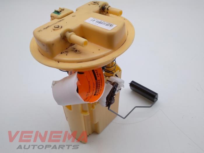 Gebruikte Tank element Pomp Renault Clio IV (5R) 1.5 Energy dCi 90 FAP Prijs € 49,99 Margeregeling aangeboden door Venema Autoparts