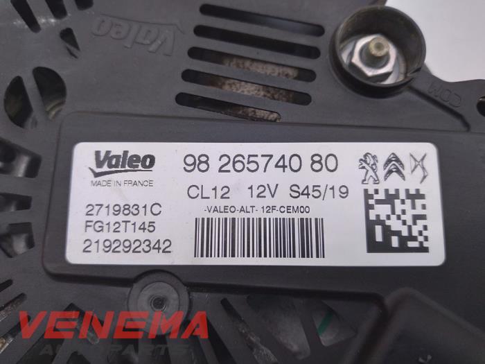 Alternator van een Opel Corsa F (UB/UH/UP) 1.2 12V 100 2021