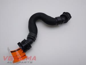 Gebruikte Radiateurslang Opel Corsa F (UB/UH/UP) 1.2 Turbo 12V 100 Prijs € 24,99 Margeregeling aangeboden door Venema Autoparts