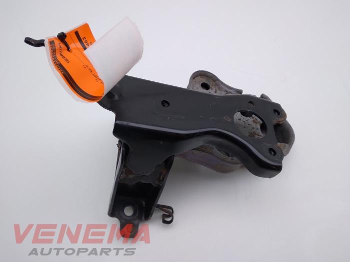 Gebruikte Versnellingsbak Steun Peugeot 108 1.2 VTi 12V Prijs € 24,99 Margeregeling aangeboden door Venema Autoparts