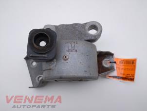 Gebruikte Motorrubber Opel Adam 1.2 16V Prijs € 9,99 Margeregeling aangeboden door Venema Autoparts