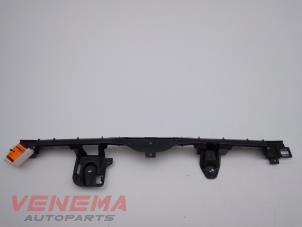 Gebruikte Bumpersteun midden-achter Opel Adam 1.2 16V Prijs € 19,99 Margeregeling aangeboden door Venema Autoparts