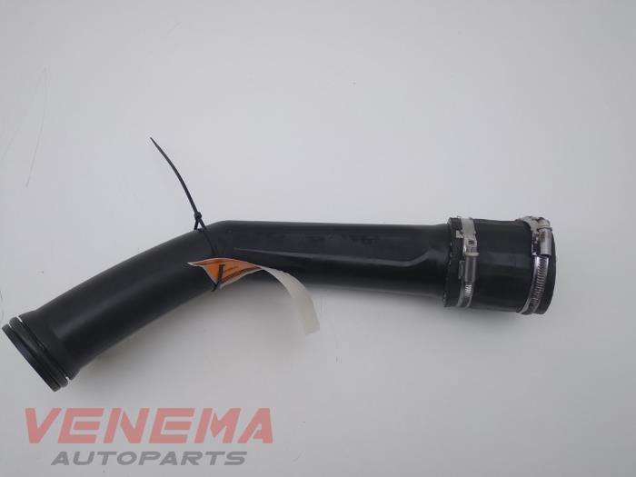 Gebruikte Intercooler Buis Mercedes C (W205) C-200 2.0 CGI 16V Prijs € 44,99 Margeregeling aangeboden door Venema Autoparts