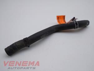 Gebruikte Koelwaterslang Ford Fiesta 6 (JA8) 1.0 EcoBoost 12V 100 Prijs € 14,99 Margeregeling aangeboden door Venema Autoparts