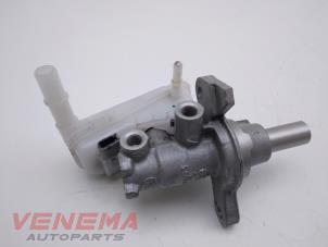 Gebruikte Hoofdremcilinder Ford Fiesta 6 (JA8) 1.0 EcoBoost 12V 100 Prijs € 34,99 Margeregeling aangeboden door Venema Autoparts