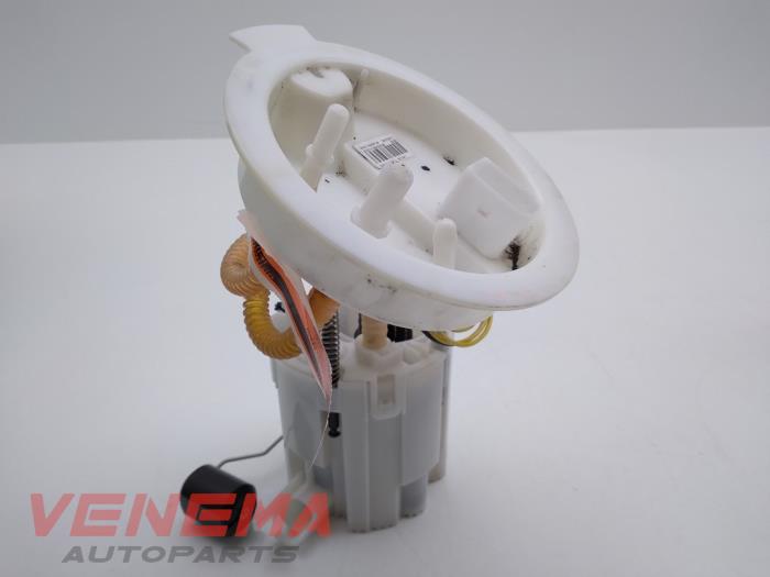 Gebruikte Tank element Pomp BMW 3 serie (F30) 320d xDrive 2.0 16V Prijs € 49,99 Margeregeling aangeboden door Venema Autoparts