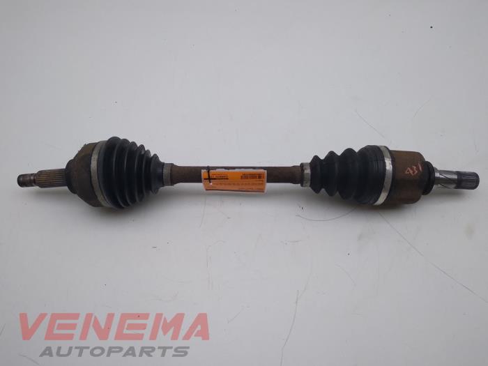 Gebruikte Steekas links-voor Renault Trafic New (FL) 2.0 dCi 16V 90 Prijs € 49,99 Margeregeling aangeboden door Venema Autoparts