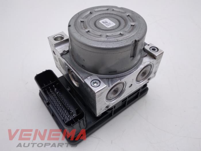 Gebruikte ABS Pomp Volkswagen Golf Sportsvan (AUVS) 1.4 TSI 16V Prijs € 49,99 Margeregeling aangeboden door Venema Autoparts