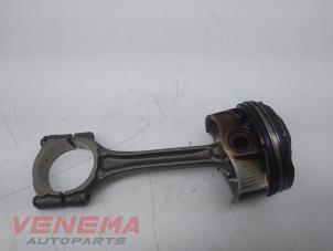 Gebruikte Zuiger Peugeot 308 (L3/L8/LB/LH/LP) 1.2 12V e-THP PureTech 130 Prijs € 49,99 Margeregeling aangeboden door Venema Autoparts