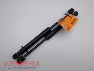 Gebruikte Gasdemper Motorkap Set BMW 4 serie Gran Coupe (F36) 420i 2.0 Turbo 16V Prijs € 14,99 Margeregeling aangeboden door Venema Autoparts