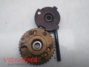 Gebruikte Nokkenas Verstelling BMW 1 serie (E88) 118i 16V Prijs € 69,99 Margeregeling aangeboden door Venema Autoparts