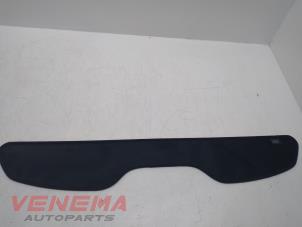 Gebruikte Hoedenplank Ford Kuga I 2.0 TDCi 16V 140 Prijs € 49,99 Margeregeling aangeboden door Venema Autoparts