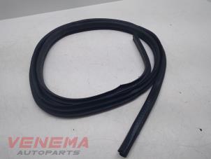 Gebruikte Portierbeschermers 4deurs links-voor Ford Kuga I 2.0 TDCi 16V 140 Prijs € 14,99 Margeregeling aangeboden door Venema Autoparts