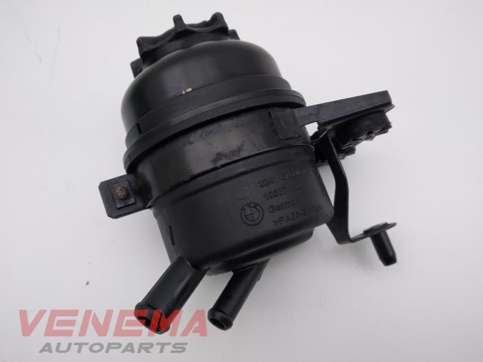 Gebruikte Servo Oliereservoir BMW X1 (E84) xDrive 18d 2.0 16V Prijs € 14,99 Margeregeling aangeboden door Venema Autoparts