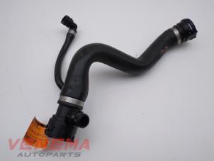 Gebruikte Koelwaterslang BMW X1 (E84) xDrive 18d 2.0 16V Prijs € 19,99 Margeregeling aangeboden door Venema Autoparts