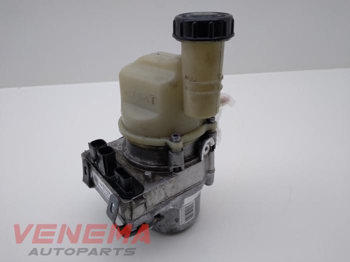 Gebruikte Servopomp Dacia Sandero II 0.9 TCE 12V Prijs € 169,99 Margeregeling aangeboden door Venema Autoparts