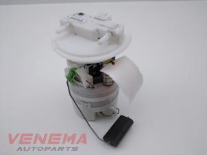 Gebruikte Tank element Pomp Dacia Sandero II 0.9 TCE 12V Prijs € 49,99 Margeregeling aangeboden door Venema Autoparts