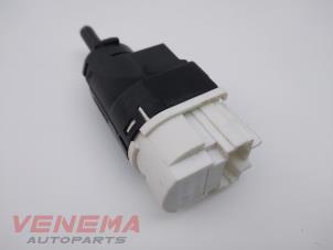Gebruikte Schakelaar Remlicht Dacia Sandero II 0.9 TCE 12V Prijs € 14,99 Margeregeling aangeboden door Venema Autoparts