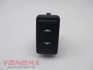 Gebruikte Ruit schakelaar elektrisch Ford Kuga I 2.0 TDCi 16V 140 Prijs € 9,99 Margeregeling aangeboden door Venema Autoparts
