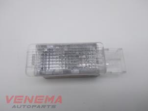 Gebruikte Instapverlichting Volkswagen Golf VII (AUA) 1.6 TDI BlueMotion 16V Prijs € 9,99 Margeregeling aangeboden door Venema Autoparts