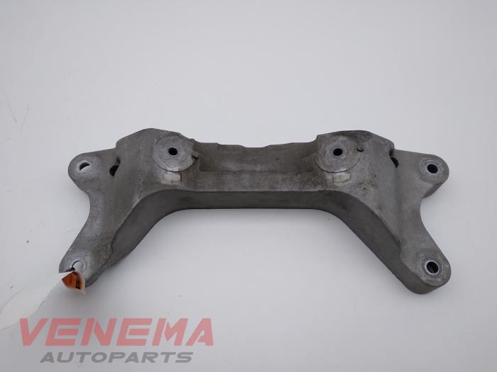 Gebruikte Versnellingsbak Steun BMW 1 serie (F20) 116i 1.6 16V Prijs € 14,99 Margeregeling aangeboden door Venema Autoparts