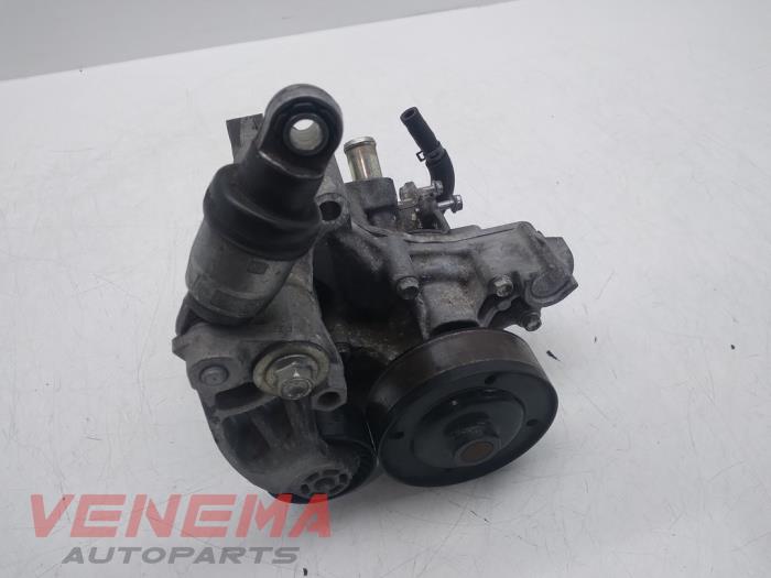 Gebruikte Waterpomp Mazda CX-5 I (KE,GH) 2.2 Skyactiv D 16V 4WD Prijs € 39,99 Margeregeling aangeboden door Venema Autoparts