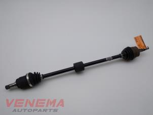 Gebruikte Steekas rechts-voor Opel Corsa D 1.2 16V Prijs € 34,99 Margeregeling aangeboden door Venema Autoparts