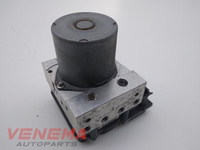 Gebruikte ABS Pomp Mercedes B (W245) 1.7 B-170 16V Prijs € 49,99 Margeregeling aangeboden door Venema Autoparts