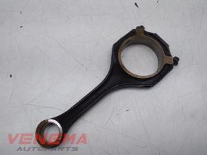 Gebruikte Drijfstang Mercedes ML II (164/4JG) 3.5 350 4-Matic V6 24V Prijs € 69,99 Margeregeling aangeboden door Venema Autoparts