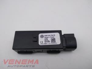 Gebruikte USB stekker Volkswagen Polo VI (AW1) 1.0 TSI 12V Prijs € 9,99 Margeregeling aangeboden door Venema Autoparts
