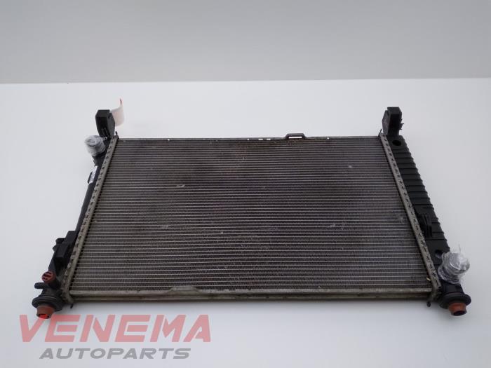 Gebruikte Radiateur Mercedes B (W245) 1.7 B-170 16V Prijs € 39,99 Margeregeling aangeboden door Venema Autoparts