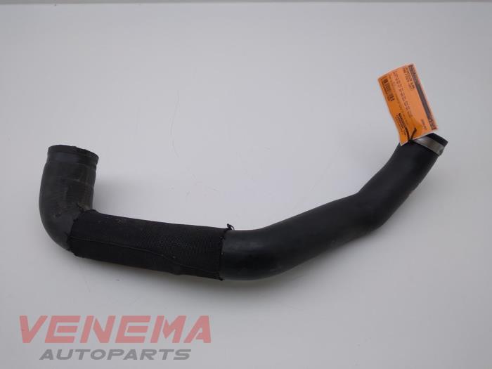 Gebruikte Intercooler Slang Ford Fiesta 7 1.0 EcoBoost 12V 100 Prijs € 49,99 Margeregeling aangeboden door Venema Autoparts