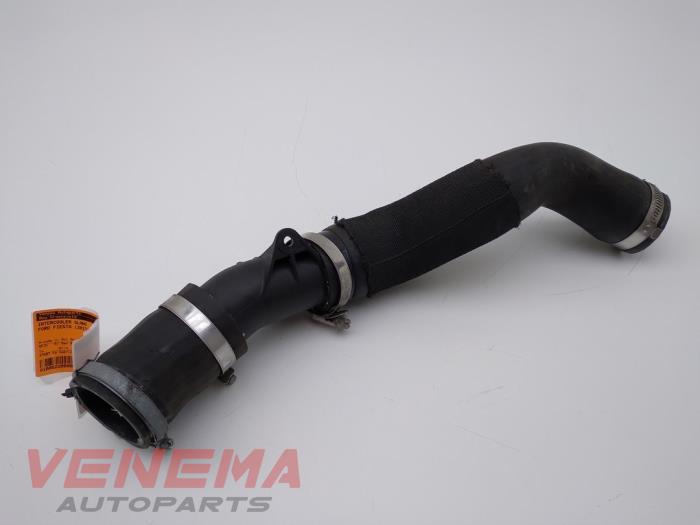 Gebruikte Intercooler Slang Ford Fiesta 7 1.0 EcoBoost 12V 100 Prijs € 34,99 Margeregeling aangeboden door Venema Autoparts