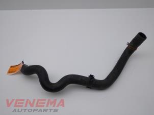 Gebruikte Koelwaterslang Ford Fiesta 7 1.0 EcoBoost 12V 100 Prijs € 24,99 Margeregeling aangeboden door Venema Autoparts