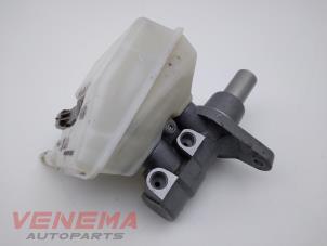 Gebruikte Hoofdremcilinder Citroen C4 Picasso (UD/UE/UF) 1.6 16V VTi 120 Prijs € 24,99 Margeregeling aangeboden door Venema Autoparts