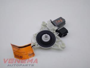 Gebruikte Motor electrisch raam Ford Fiesta 7 1.0 EcoBoost 12V 100 Prijs € 29,99 Margeregeling aangeboden door Venema Autoparts