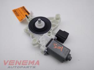 Gebruikte Motor electrisch raam Ford Fiesta 7 1.0 EcoBoost 12V 100 Prijs € 24,99 Margeregeling aangeboden door Venema Autoparts