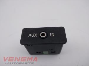 Gebruikte AUX/USB aansluiting BMW X5 (E70) xDrive 35d 3.0 24V Prijs € 9,99 Margeregeling aangeboden door Venema Autoparts