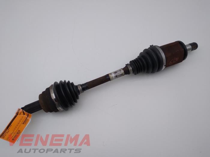 Gebruikte Aandrijfas links-voor BMW X5 (E70) xDrive 35d 3.0 24V Prijs € 224,99 Margeregeling aangeboden door Venema Autoparts