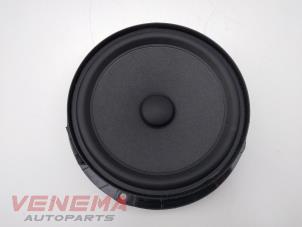 Gebruikte Speaker Skoda Fabia III (NJ3) 1.0 12V Prijs € 14,99 Margeregeling aangeboden door Venema Autoparts