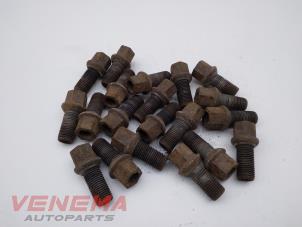 Gebruikte Wielbouten set Audi A1 Sportback (8XA/8XF) 1.6 TDI 16V Prijs € 24,99 Margeregeling aangeboden door Venema Autoparts
