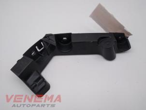 Gebruikte Bumpersteun links-achter Citroen C4 Cactus (0B/0P) 1.2 PureTech 82 12V Prijs € 14,99 Margeregeling aangeboden door Venema Autoparts