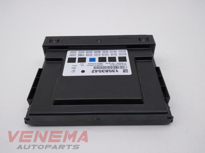 Module Bodycontrol van een Opel Insignia Sports Tourer 2.0 CDTI 16V 130 ecoFLEX 2013