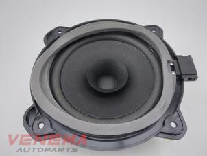 Gebruikte Luidspreker Volkswagen Golf VI Cabrio (1K) 2.0 TDI 16V Prijs € 9,99 Margeregeling aangeboden door Venema Autoparts