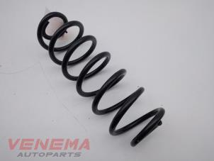 Gebruikte Schroefveer achter Volkswagen Golf VI Cabrio (1K) 2.0 TDI 16V Prijs € 24,99 Margeregeling aangeboden door Venema Autoparts