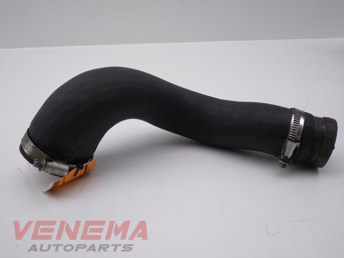 Intercooler Slang van een Ford Transit 2.0 TDCi 16V Eco Blue 130 2019