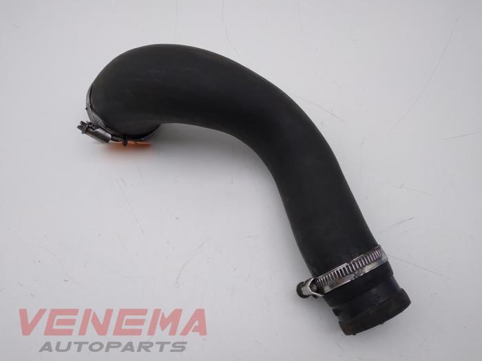 Intercooler Slang van een Ford Transit 2.0 TDCi 16V Eco Blue 130 2019