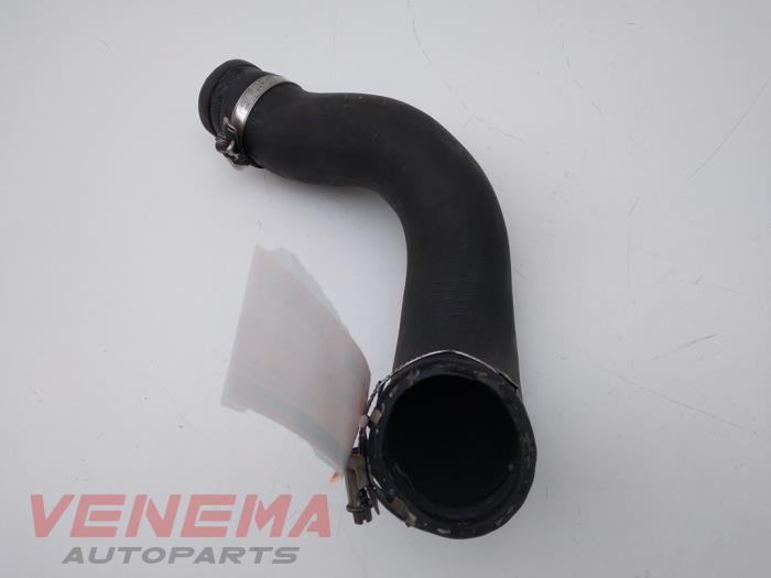 Intercooler Slang van een Ford Transit 2.0 TDCi 16V Eco Blue 130 2019