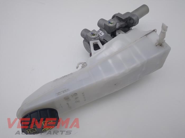 Gebruikte Hoofdremcilinder Opel Vivaro 2.0 CDTI 177 Prijs € 29,99 Margeregeling aangeboden door Venema Autoparts