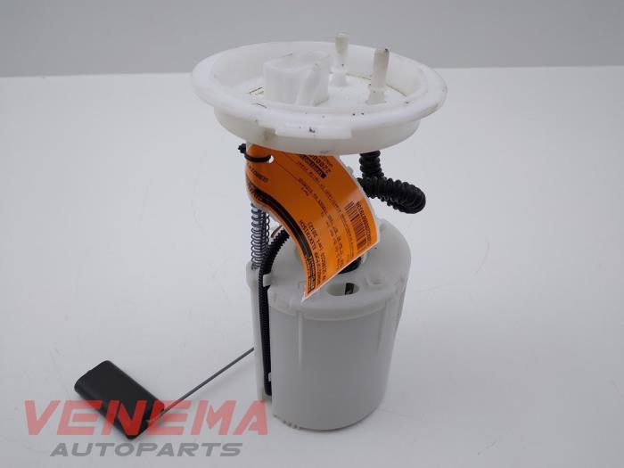 Gebruikte Tank element Pomp Volkswagen Scirocco (137/13AD) 1.4 TSI 122 16V Prijs € 9,99 Margeregeling aangeboden door Venema Autoparts